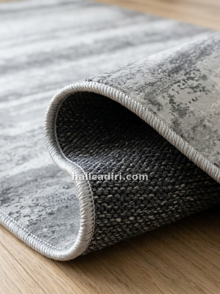 Gri Beyaz Modern Soyut Çizgili İpeksi Dokulu Yıkanabilir Bambu Halı, kenar ve overlok detayı