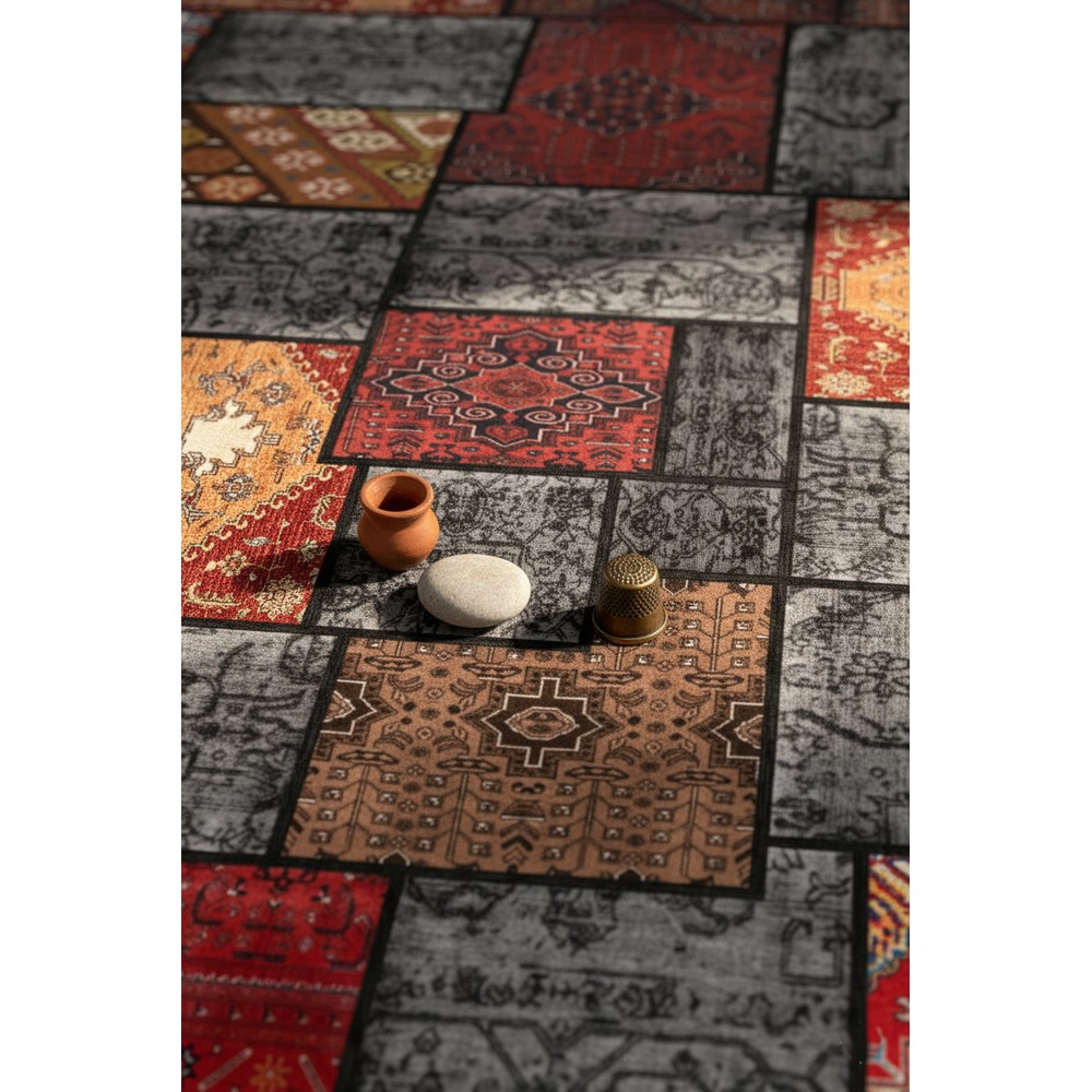 Quintesa Patch 152 Patchwork Halı: Koyu Zarafetin Klasik Dokunuşu, kenar ve overlok detayı